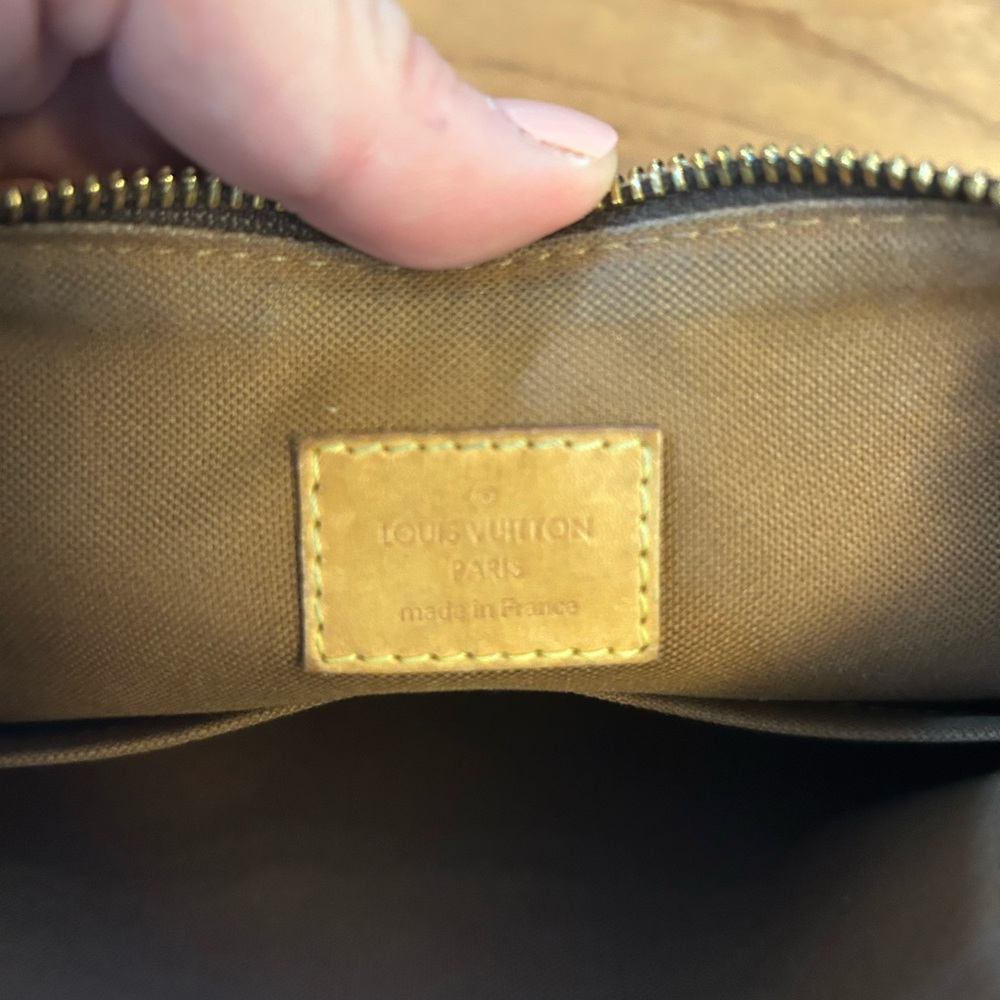 Louis Vuitton Monogram Crossbody Bag in Brown and Tan Leather Trim - Picture 5 of 11